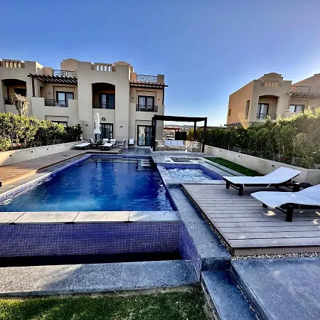 Luxurious Villa With Infinity Private Pool & Jacuzzi Over Sabina Island'S Lagoon