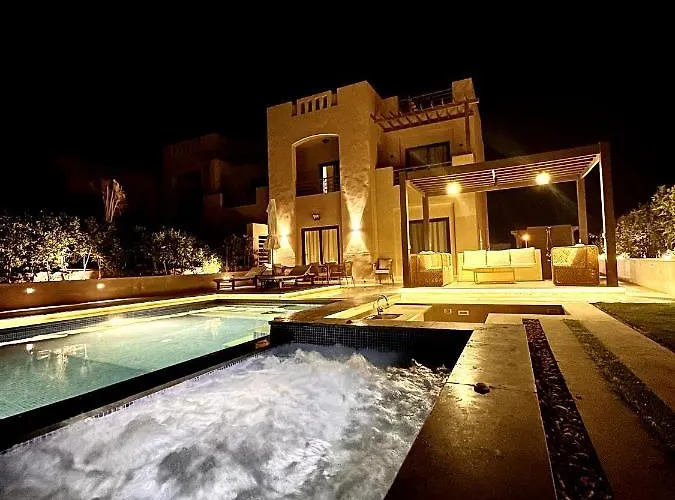 Luxurious With Infinity Private Pool & Jacuzzi Over Sabina Island's Lagoon Hurghada