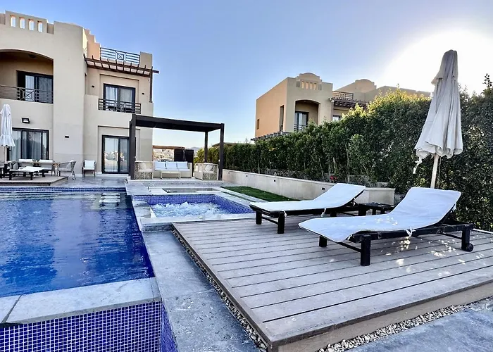 Villa Luxurious With Infinity Private Pool & Jacuzzi Over Sabina Island's Lagoon