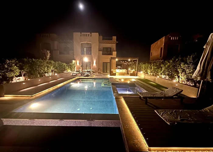 Villa Luxurious With Infinity Private Pool & Jacuzzi Over Sabina Island's Lagoon