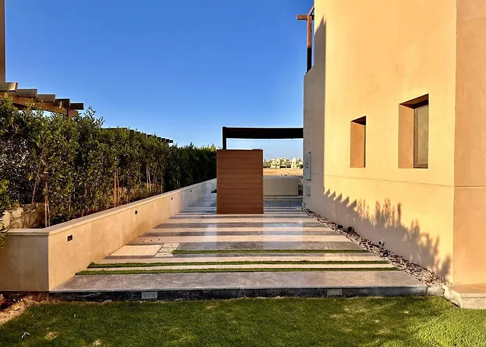 Luxurious With Infinity Private Pool & Jacuzzi Over Sabina Island's Lagoon Villa Hurghada