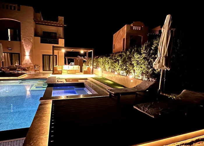 Luxurious With Infinity Private Pool & Jacuzzi Over Sabina Island's Lagoon Villa