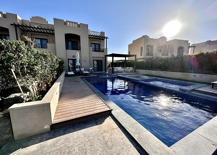 Luxurious With Infinity Private Pool & Jacuzzi Over Sabina Island's Lagoon