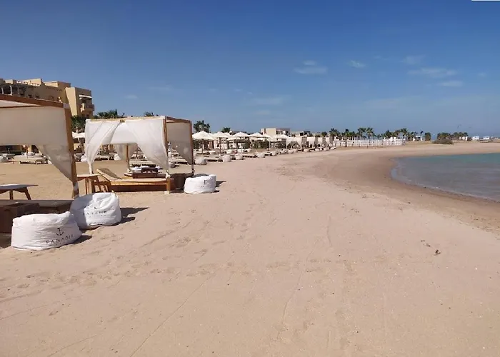 Luxurious With Infinity Private Pool & Jacuzzi Over Sabina Island's Lagoon Hurghada