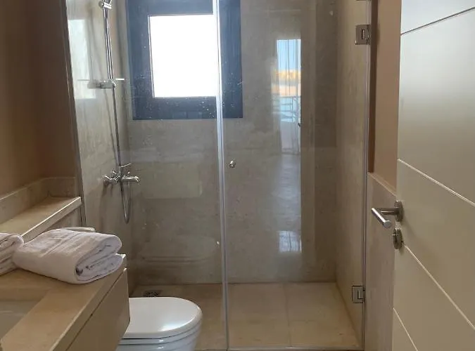 Villa Luxurious With Infinity Private Pool & Jacuzzi Over Sabina Island's Lagoon *