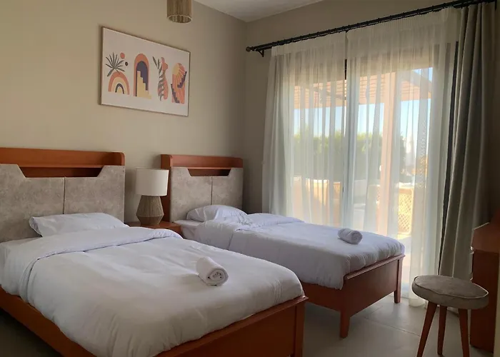 Luxurious With Infinity Private Pool & Jacuzzi Over Sabina Island's Lagoon *